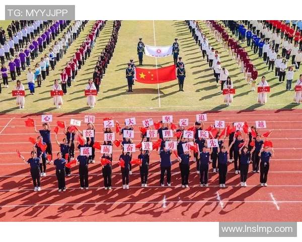 华东师范大学足球队奋勇拼搏展现青春风采助力校园文化建设