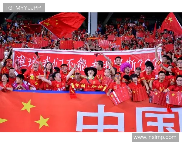 国足球迷激情四溢的标语汇集展现团结与梦想的力量 国足球迷激情四溢的标语汇集展现团结与梦想的力量