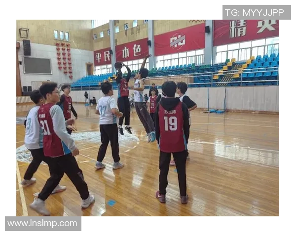 大专篮球联赛精彩纷呈学子挥洒青春激情展现团队精神与竞技风采 大专篮球联赛精彩纷呈学子挥洒青春激情展现团队精神与竞技风采