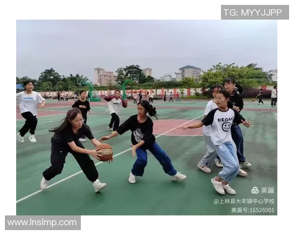 手握篮球瞬间定格青春活力的精彩瞬间 手握篮球瞬间定格青春活力的精彩瞬间